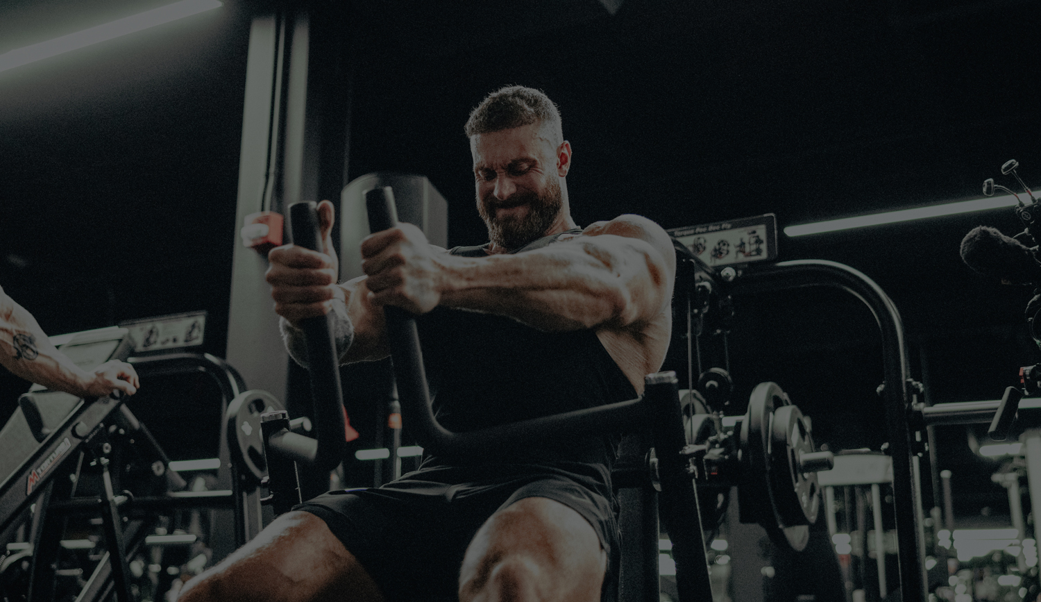 STNDRD bodybuilding training app in use